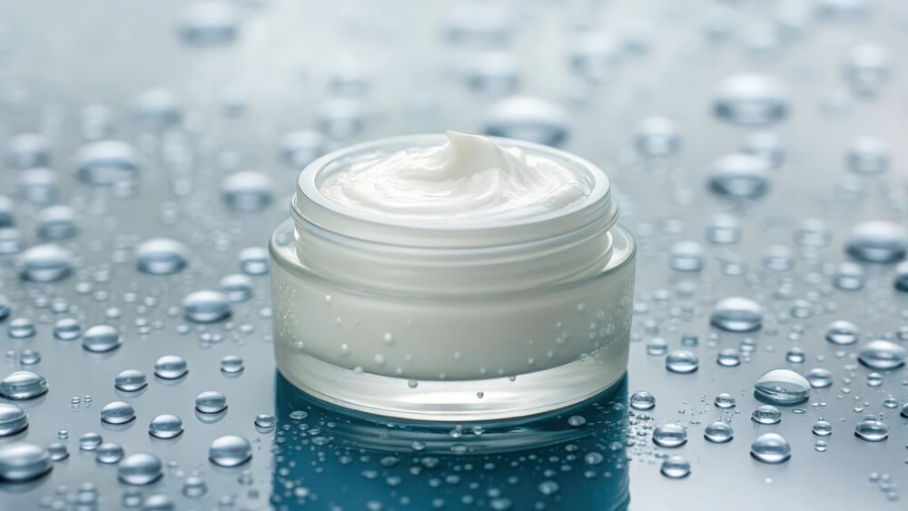 Krem z kwasem hialuronowym – ratunek dla odwodnionej skóry